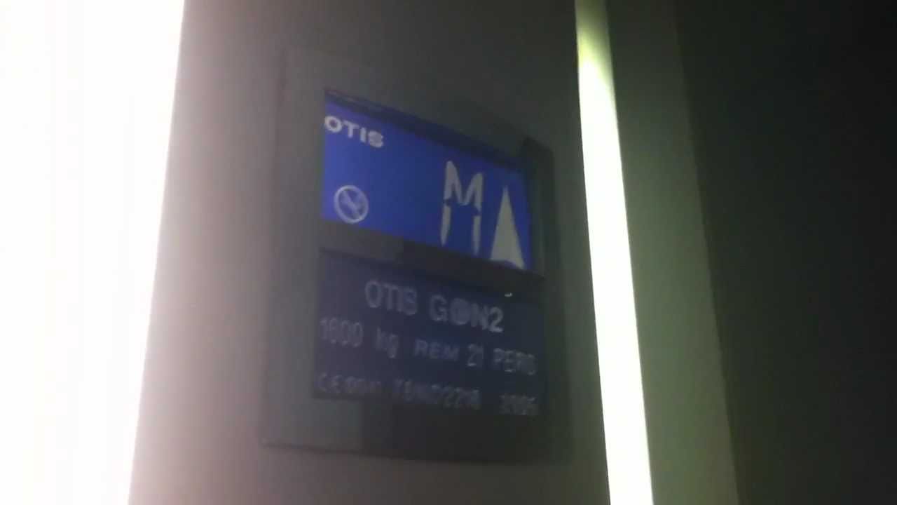 Лифт Otis Gen2 на парковке торгового центра Bow Street для nirtrainman