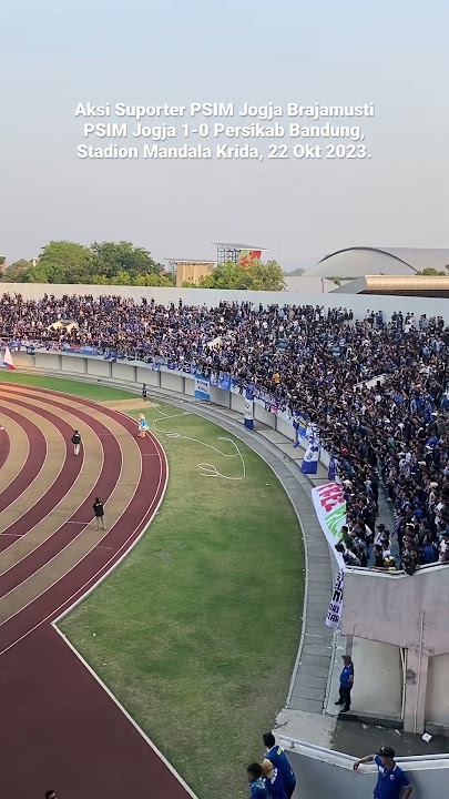 Aksi Suporter PSIM Jogja Brajamusti di Stadion Mandala Krida. Pertandingan PSIM Vs Persikab Bandung