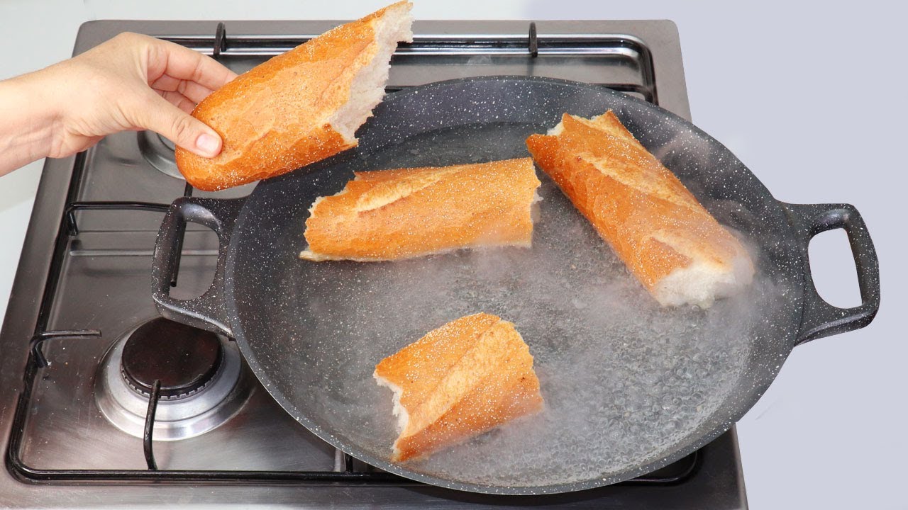 ندمت اللي كنت نرمي الخبز البايت ضعي الخبز في الماء المغلي وحضريها في5 دقائق إقتصادية ما رح تصدق