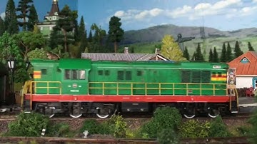 RZD CHME3 ЧМЭ3 (T669) diesel locomotive - CKD machine and H0 model by Piko - with running sessions
