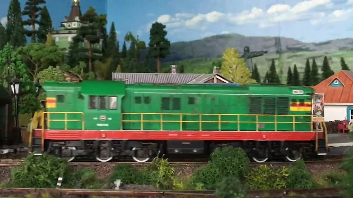 RZD CHME3 ЧМЭ3 (T669) diesel locomotive - CKD machine and H0 model by Piko - with running sessions