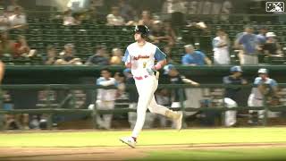 Jackson Merrill goes deep