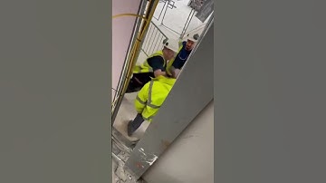 Construction workers fight 😲 #viral #shorts