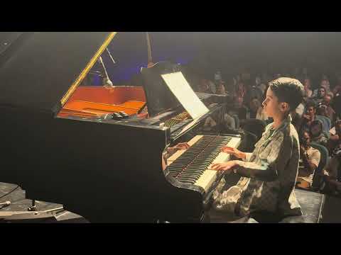 اجرای پرهام داودی گل ارکیده رسیتال هنرجویان ۲۰۲۵ موتسارت