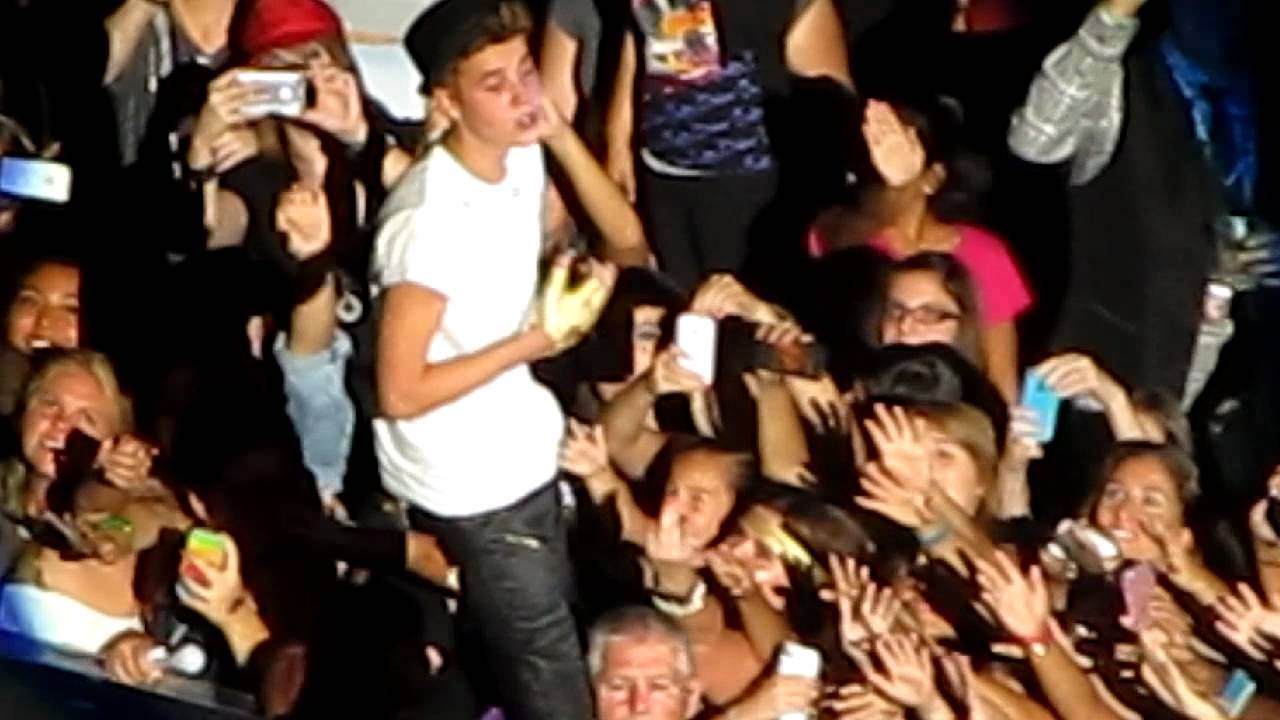 Beautiful - Carly Rae Jepsen and Justin Bieber @ Staples Center 10/02/12