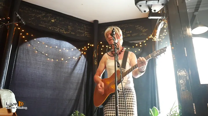 Livemf presents Gloria Jeffries at the drummers ar...
