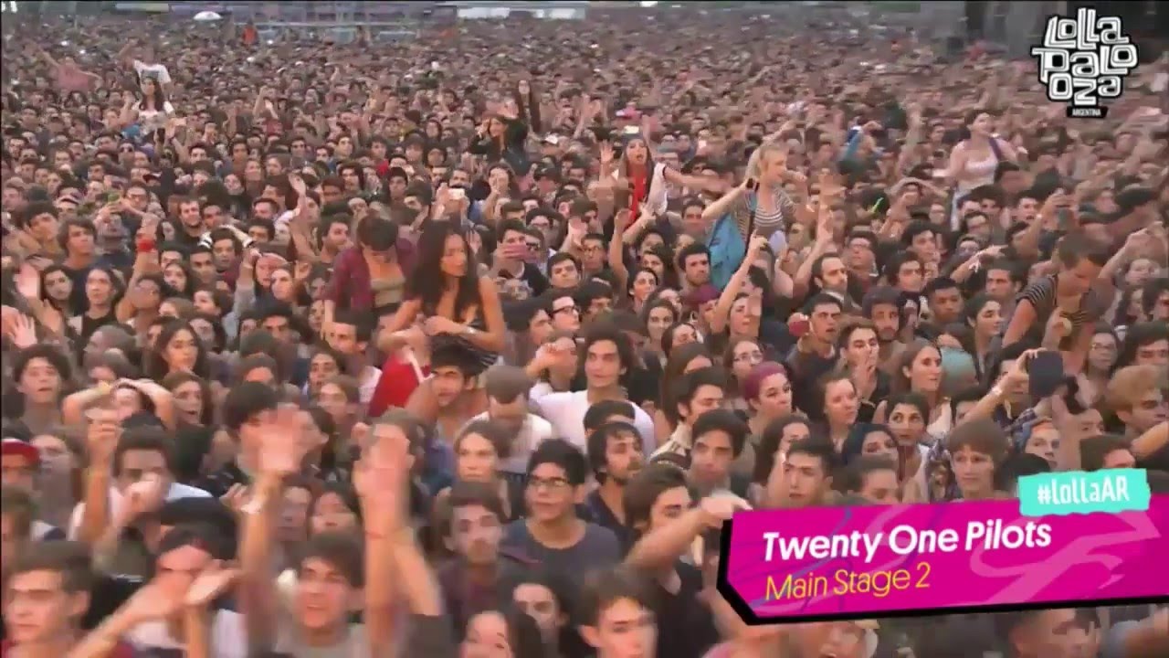 Twenty One Pilots - Tear In My Heart (Lollapalooza Argentina 2016) [09/11]