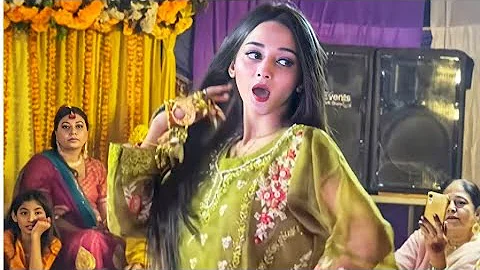 Mera dil ye pukare aaja Karachi girl dance at friends Wedding