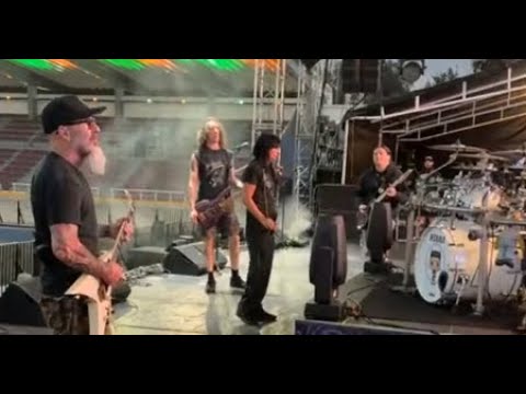 Anthrax post soundcheck w/ original bassist Lilker for N.F.L in Mexico