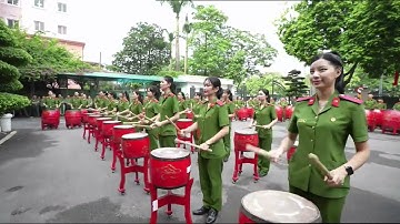 Màn trống hội "Vang mãi ngàn năm" của Học viện CSND trình diễn tại Công an quận Cầu Giấy năm 2023
