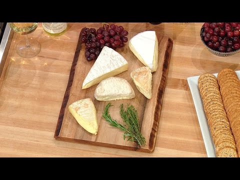 Video: What Is Brie Cheese With?