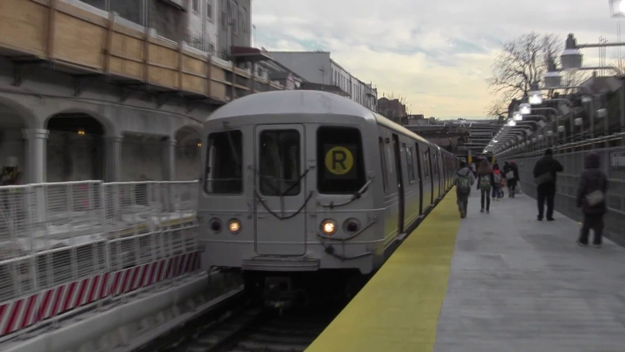 R46 R Train Set Not In Service R46 (R) Train passing Bay Parkway (Sets 5786-5789 and ...