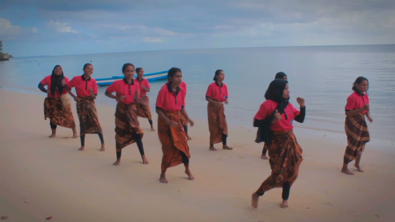 Tarian Bameti Dari Kabupaten Kepulauan Aru (Mahasiswa PSDKU_ARU)