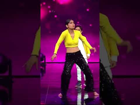 VARTIKA JHA DANCE