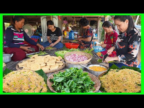 Making Fried Noodle for Eldest In Village! Villagers Help Each Other Cooking.