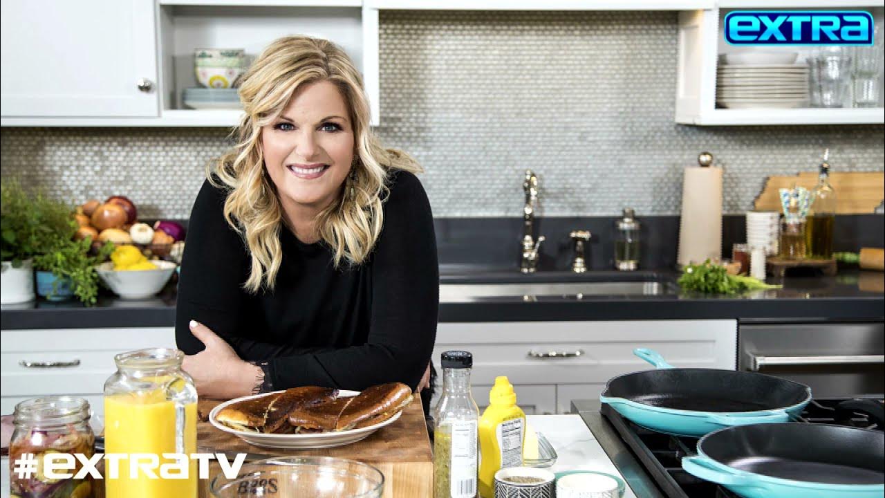 She a cook now. Девушки из нигерии в ресторане. Хозяйка готовит на кухне. Cooking show. She cooks.
