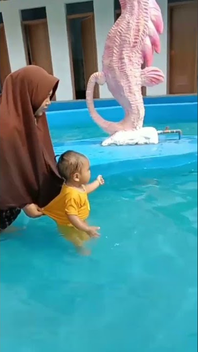 Mandi dikolam renang sama Tante zea