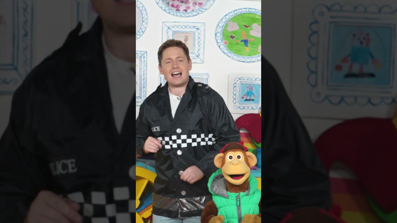 Let's play Find the Missing Hat with David and Milkshake! Monkey in the Milkshake! Studio