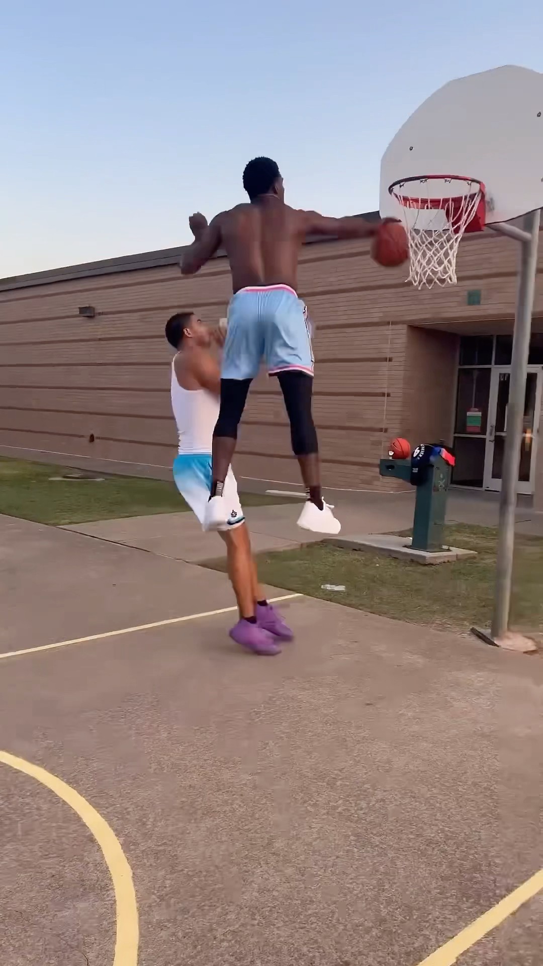 #JasonDeruloTV // Basketball Tricks #GotPermissionToPost From @RealJDub #SlowLow