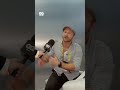 Facet w galerii sztuki? Borys Szyc mówi o emocjach, których nie znamy