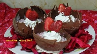 Tazones De Chocolate Rellenos De Fresas Con Crema Comiendo Rico Y Facil