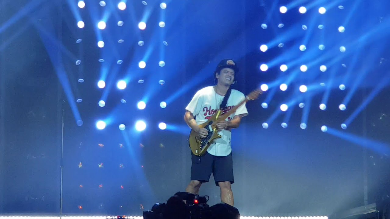 Bruno Mars - Gorilla (live in Rio)