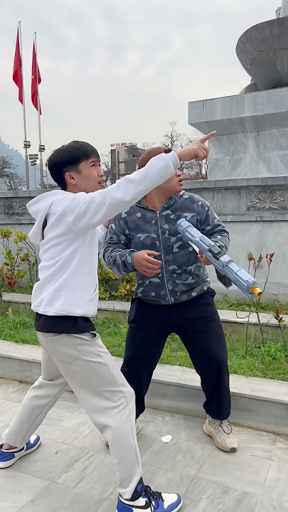 Siren Head attack he 😂#shorts TikTok