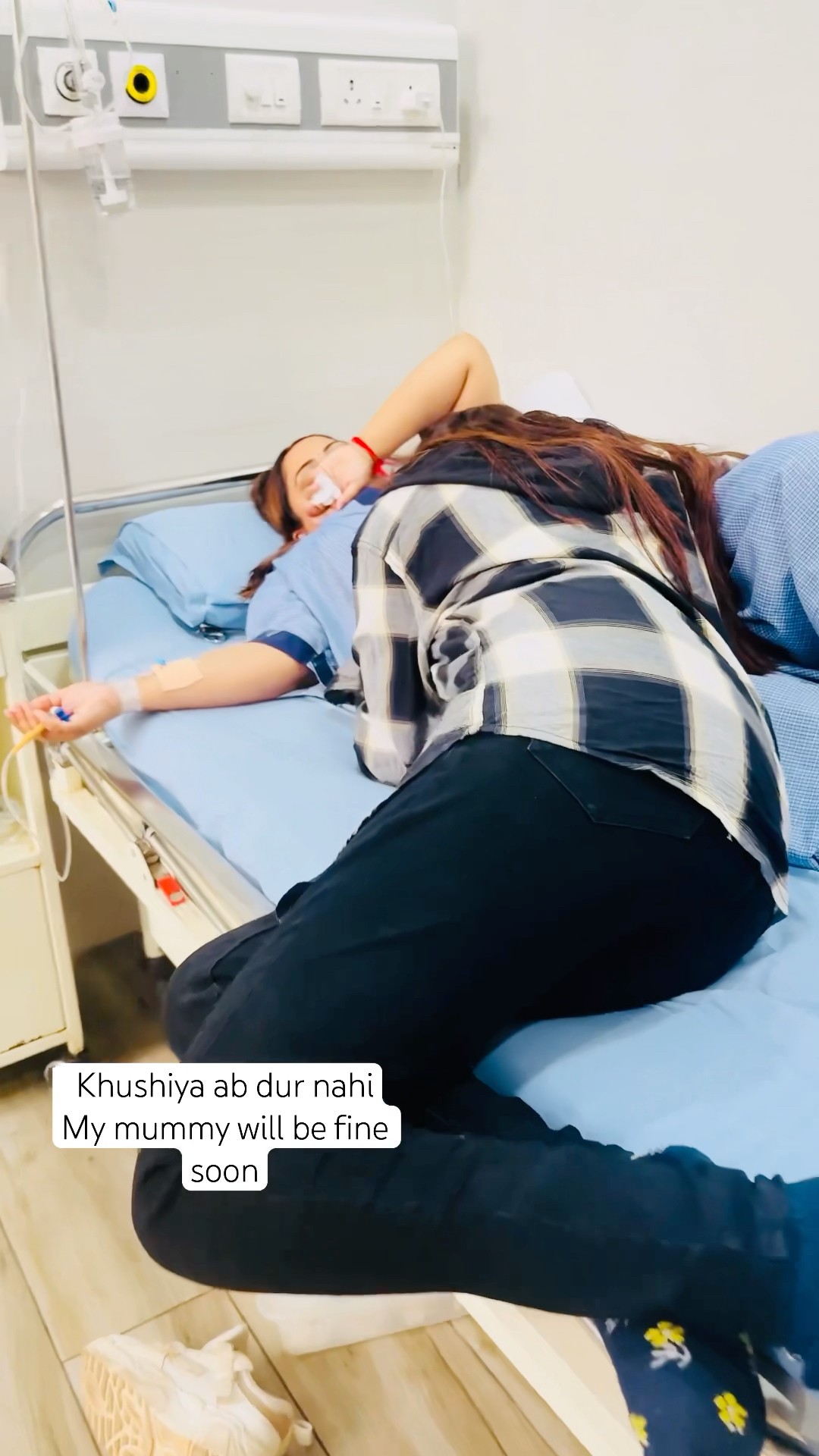 Khushiya ab dur nahi please bhagwan mere mummy ko de do jo wo chahti hai #bindasskavya