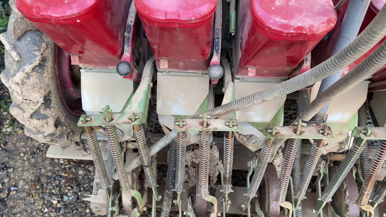 Réparation et présentation du semoir Nodet Pneumasem II