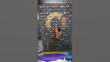 FIRST THERE IS DARKNESS  - V5 Moonboard  #bouldering #climbing #rockclimbing