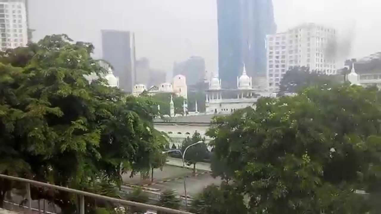 Naik LRT dari Stesen KL Sentral ke Pasar Seni Pada 1 ...