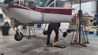 Cessna Cardinal gear swing
