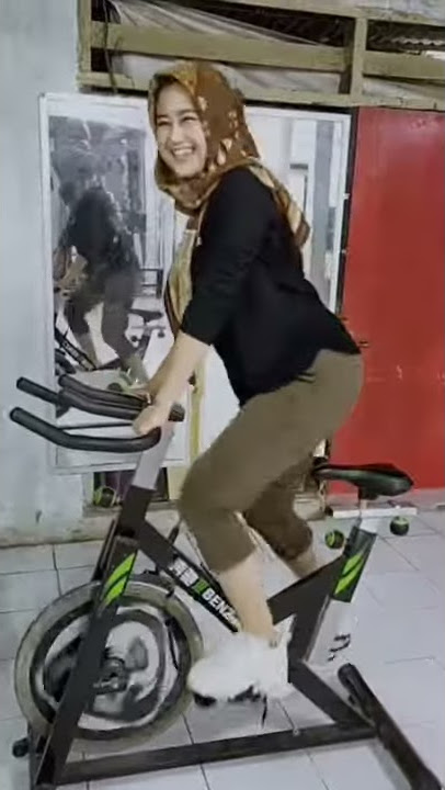 TIK TOK HOT Tante Tante Lagi Olahraga