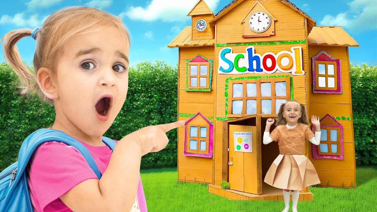 Cuộc phiêu lưu của Alice ở trường bìa cứng