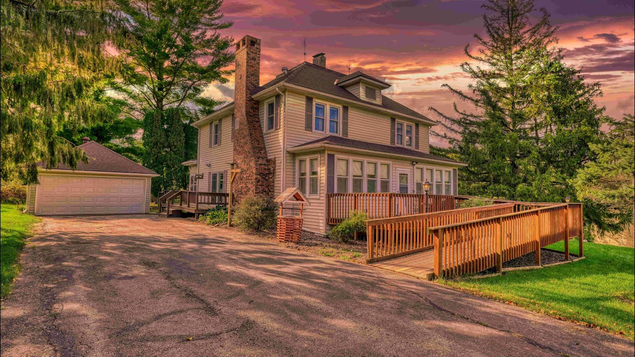 Dream Country Home Between Coon Valley & La Crosse Wisconsin Cinematic Drone 4K YouTube