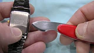 室蘭市 時計メガネ店   腕時計電池交換のナイフ型こじ開け工具について