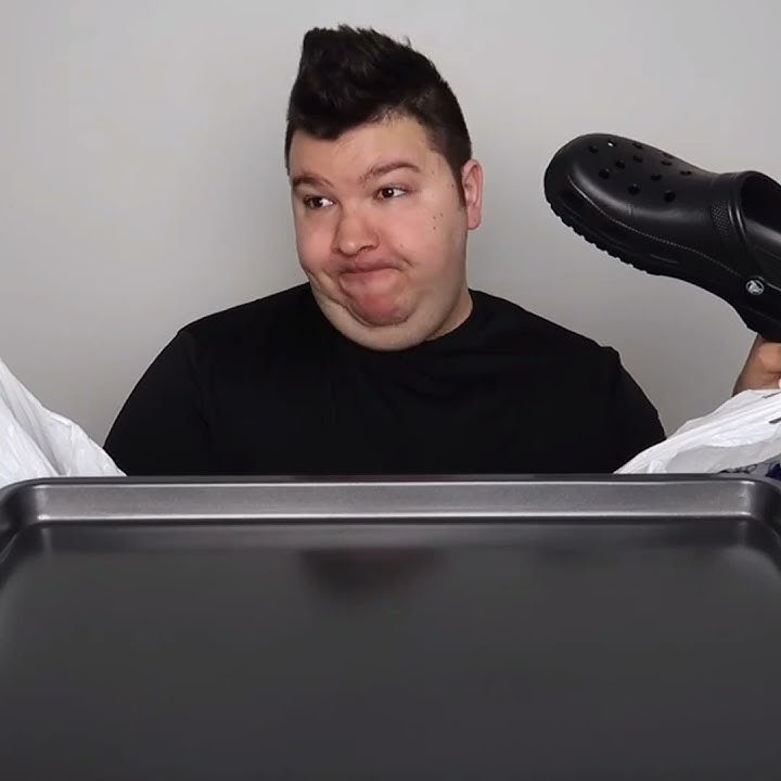 stan-twitter-oh-no-you-know-what-big-feet-means-no-it-means