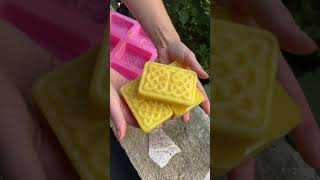 How we render beeswax from honeycomb! 🙂 #offgridliving #homegardening