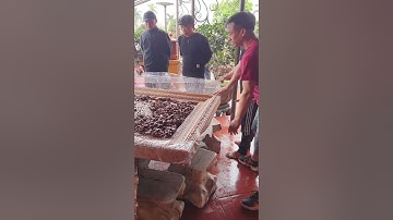 Tranh gỗ điêu khắc thủ công, tranh gỗ Bùi Gia đục tay cao cấp: Giao tranh cho khách