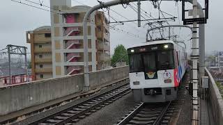 （関西万博ラッピング）京阪８０００系特急寝屋川市駅通過