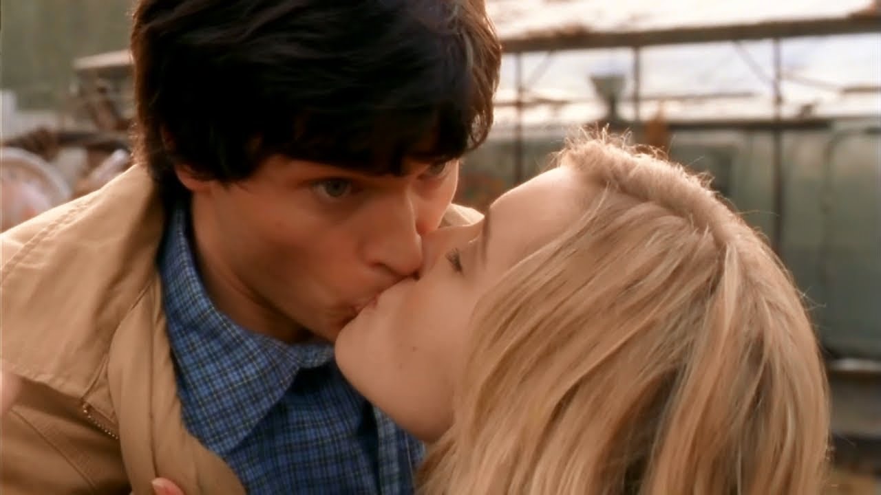 Chloe Hides Her True Feelings For Clark -- (Smallville - S1)