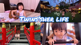 #44 Vlog Twins Sher Life | ขึ้นรถไฟฟ้าครั้งแรก | ไปทำงานปะป๊า | ดูปลา วิ่งเล่น J-park