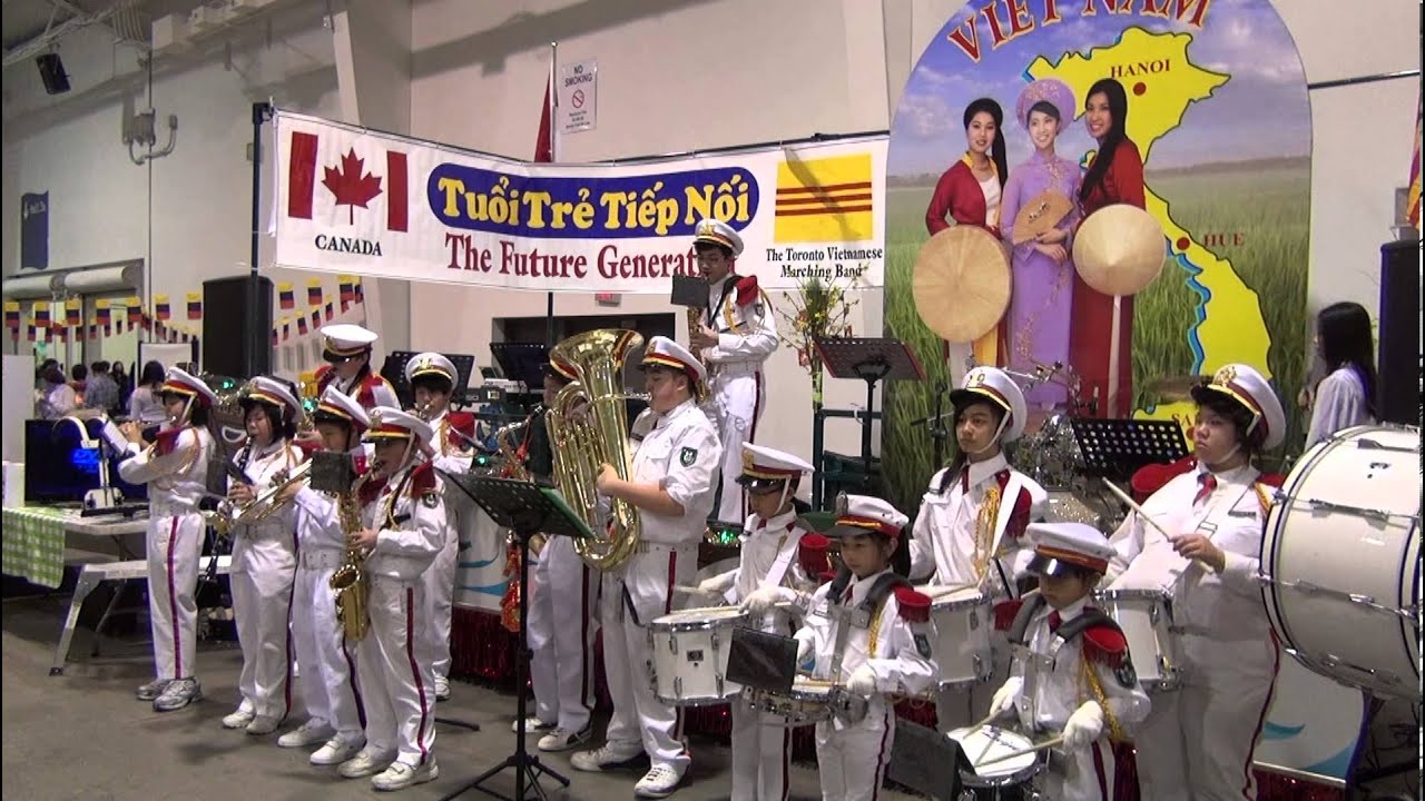 The Toronto Vietnamese Marching Band Play Vietnam VIetnam Song 2