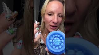 Medicubes hyaluronic capsule cream helps your face retain moisture! Lather up before bed and wake up