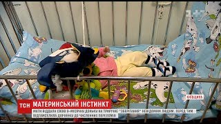 На Київщині мати покинула побите немовля, а через три роки вирішила повернути