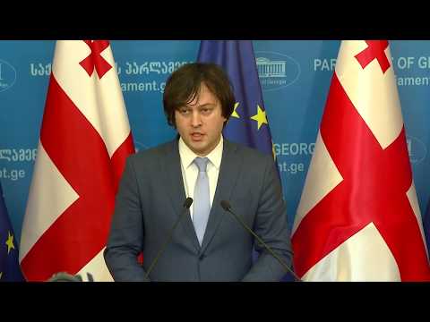 ირაკლი კობახიძე თბილისში განთავსებულ „ნაციონალური მოძრაობის” საწინააღმდეგო ბანერებზე