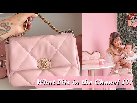 CHANEL 19 WHATS IN MY BAG? ♡ Also Wear & Tear Update & How to Shorten Strap  ♡ xsakisaki 