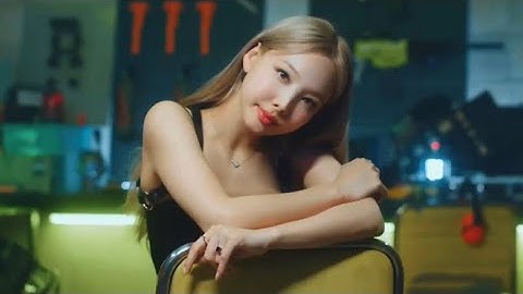 twice ‘talk that talk’ but it’s only nayeon