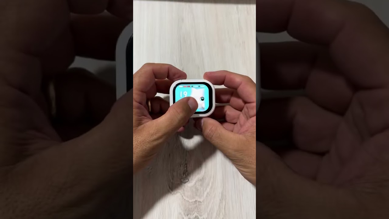 Nuove cuffie Bluetooth HTC NE20 con display sulla cover, traduzione e tanto altro ad un prezzo top.