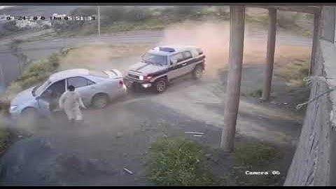 كاميرا مراقبة توثق مطاردة رجال الأمن لأحد المطلوبين حفظ الله ديني و ووطني ومليكي من كل شر